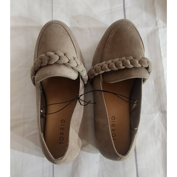 NWOT Torrid Taupe Flat Closed Toe Twist Braid Comfortable Loafer Size: 7.5W - Picture 4 of 5
